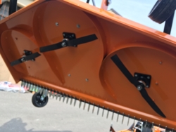 sichelmäher mit 3 horizontal angelegten messern 180cm mod dm 180