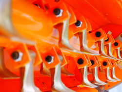 mittelschwerer böschungsmulcher mit eingebauten freilauf deleks