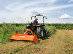 mittelschwerer mulcher mit seitenverstellung für alle mittleren traktoren mit reifen oder gleisketten mod tigre 160