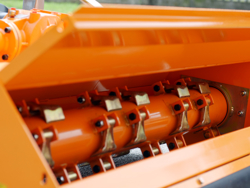 mittelschwerer mulcher mit seitenverstellung für alle mittleren traktoren mit reifen oder gleisketten mod tigre 160