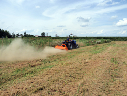 mittelschwerer mulcher mit seitenverstellung für alle mittleren traktoren mit reifen oder gleisketten mod tigre 160