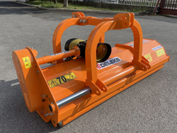 mittelschwerer mulcher mit hydraulische seitenverstellung für alle mittleren traktoren mit reifen oder gleisketten mod grizzly 160