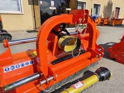 mittelschwerer mulcher mit hydraulische seitenverstellung für alle mittleren traktoren mit reifen oder gleisketten mod cervo 180