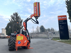 hydraulischer böschungsmulcher mit auslegearm für traktor mod merlo