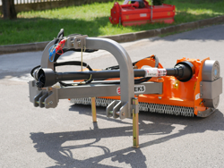 broyeur d accotement avec boitier intérieur pour tracteur fruitier deleks