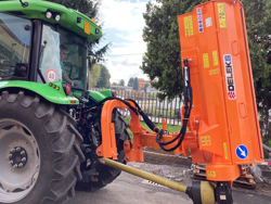 broyeur d accotement latéral alce 200 à marteaux pour tracteur