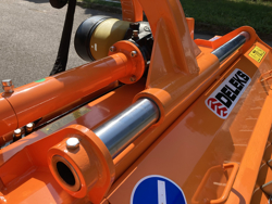 broyeur à marteaux déportable lourd pour tracteur mod toro 200