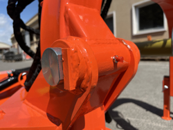 broyeur d accotement giraffa130 pour tracteur fruitier deleks