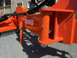 broyeur d accotement giraffa130 pour tracteur fruitier deleks