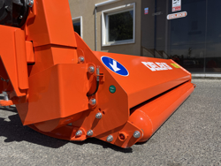 broyeur d accotement giraffa130 pour tracteur fruitier deleks