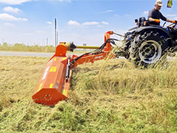 broyeur d accotement giraffa130 pour tracteur fruitier deleks