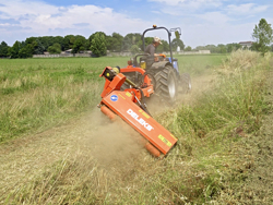 broyeur d accotement giraffa150 pour tracteur fruitier deleks