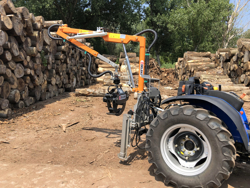 gru forestale idraulica con pinza per legna montata su trattore mod crab 3000