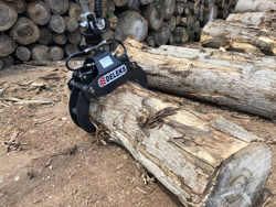 gru forestale idraulica con pinza per legna montata su trattore mod crab 3000
