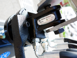 gru forestale idraulica con pinza per legna montata su trattore mod crab 3000