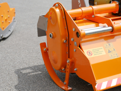 zappatrice serie pesante per trattore agricolo 180cm di lavoro utile spostamento idraulico mod dfh idr 180