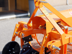 scava patate e tuberi per trattore scarico laterale mod dpt 150