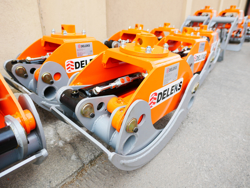 pinza per tronchi della legna da 20qli su miniescavatore o caricaletame mod dk 16