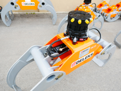 pinza forestale da 20qli per legna con rotore flangiato per attacco rapido mod dk 16 gr 55ff