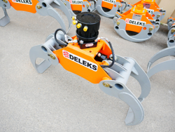 pinza forestale da 10qli per legna con rotore flangiato per attacco rapido mod dk 11c gr 30ff