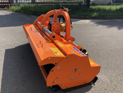 trinciatrice serie pesante spostabile universale a mazze per trattore toro 240