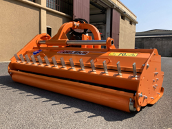 trinciatrice serie pesante spostabile universale a mazze per trattore toro 200