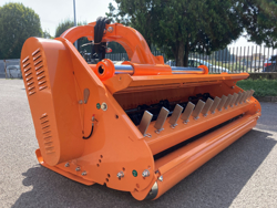 trinciatrice serie pesante spostabile universale a mazze per trattore toro 200