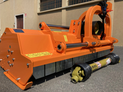 trinciatrice serie pesante spostabile universale a mazze per trattore toro 220