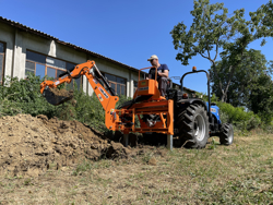 retroescavatore universale portato con benna per trattore agricolo mod drs 2000t