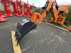 retroescavatore universale portato con benna per trattore agricolo mod drs 2000