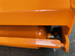 trinciatrice a spostamento idraulico per trattrici da frutteto mod jaguar 150