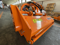 trinciatrice a spostamento idraulico per trattrici da frutteto mod jaguar 150