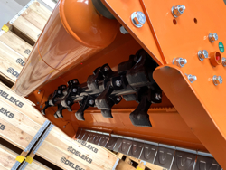 trinciatrice a spostamento idraulico per trattrici da frutteto mod jaguar 150