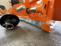 trinciatrice a spostamento idraulico per trattrici da frutteto mod jaguar 170