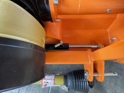 trinciatrice a spostamento idraulico per trattrici da frutteto mod jaguar 170