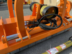 trinciatrice a mazze con spostamento idraulico per trattrice mod grizzly 160