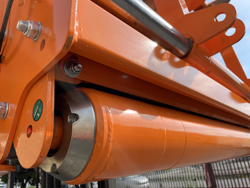 trinciatrice a mazze con spostamento idraulico per trattrice mod grizzly 200
