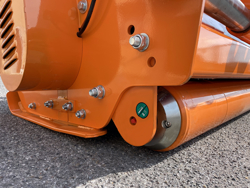 trinciatrice a mazze con spostamento idraulico per trattrice mod grizzly 180