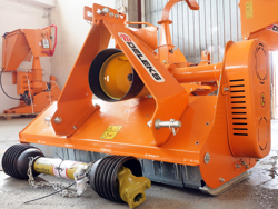 trinciaerba a mazze per trattore tipo carraro 120cm di taglio trincia erba e sarmenti lince 120