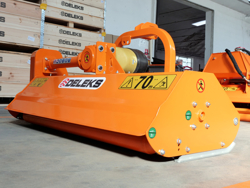trincia per trattore tipo kubota carraro spostabile e taglio da 100cm a mazze o coltelli mod lince sp100