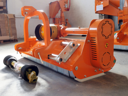 trincia per trattore tipo kubota carraro spostabile e taglio da 100cm a mazze o coltelli mod lince sp100