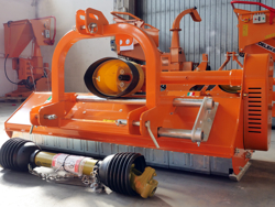 trincia per trattore tipo kubota carraro spostabile e taglio da 100cm a mazze o coltelli mod lince sp100