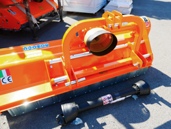 trincia erba e sarmenti a mazze serie media da 140cm di taglio per trattore da frutteto mod leopard 140 sp