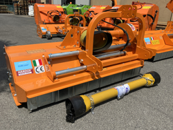 trincia erba e sarmenti a mazze serie media da 140cm di taglio per trattore da frutteto mod leopard 140 sph