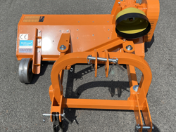 trinciaerba a mazze per trattore tipo carraro 120cm di taglio trincia erba e sarmenti lince 120 lateral