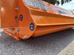 trinciaerba a mazze per trattore tipo carraro 120cm di taglio trincia erba e sarmenti lince 120 lateral