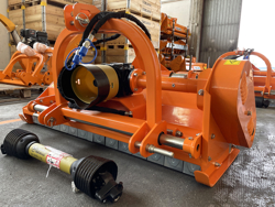 trinciatrice a spostamento idraulico per trattrici da frutteto mod jaguar 130