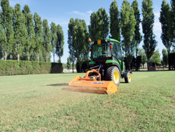 trinciatrice a spostamento idraulico per trattrici da frutteto mod jaguar 130