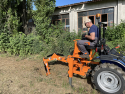 retroescavatore portato con benna per trattore agricolo mod drs 1000t