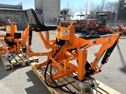 retroescavatore portato con benna per trattore agricolo mod drs 1000t